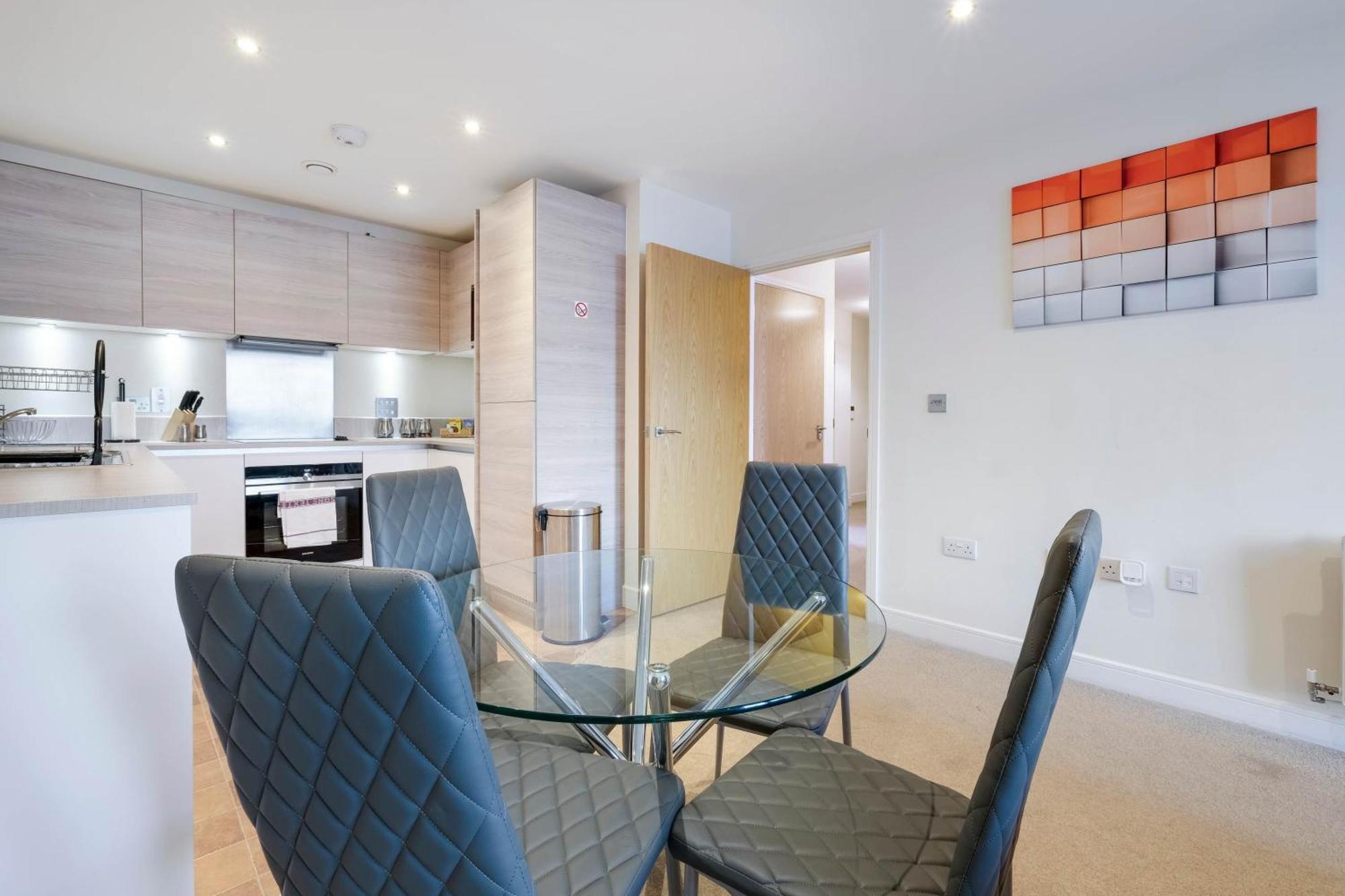 Alder House Serviced Apartment Maidenhead By 360Stays Exterior photo