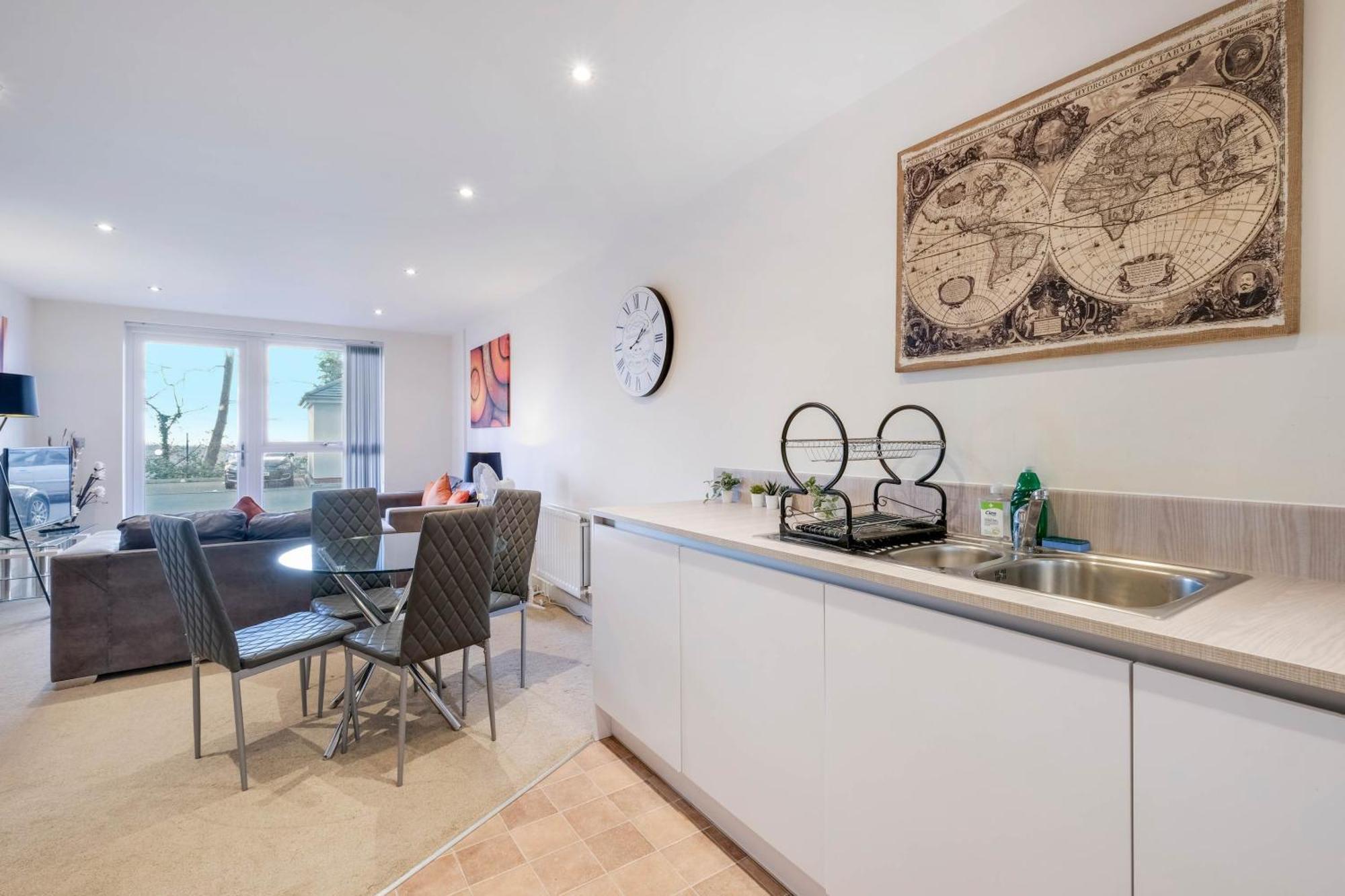 Alder House Serviced Apartment Maidenhead By 360Stays Exterior photo