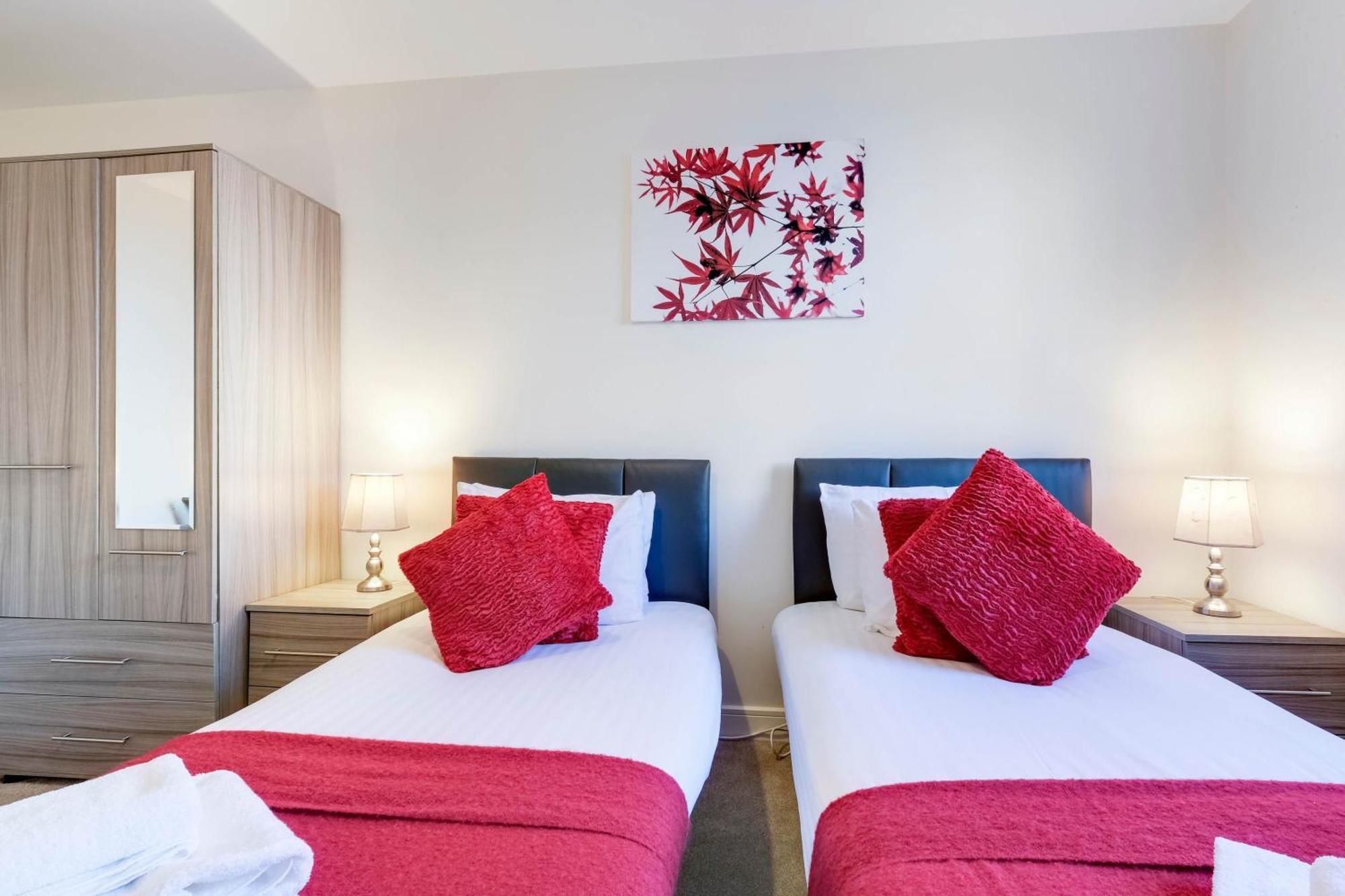 Alder House Serviced Apartment Maidenhead By 360Stays Exterior photo