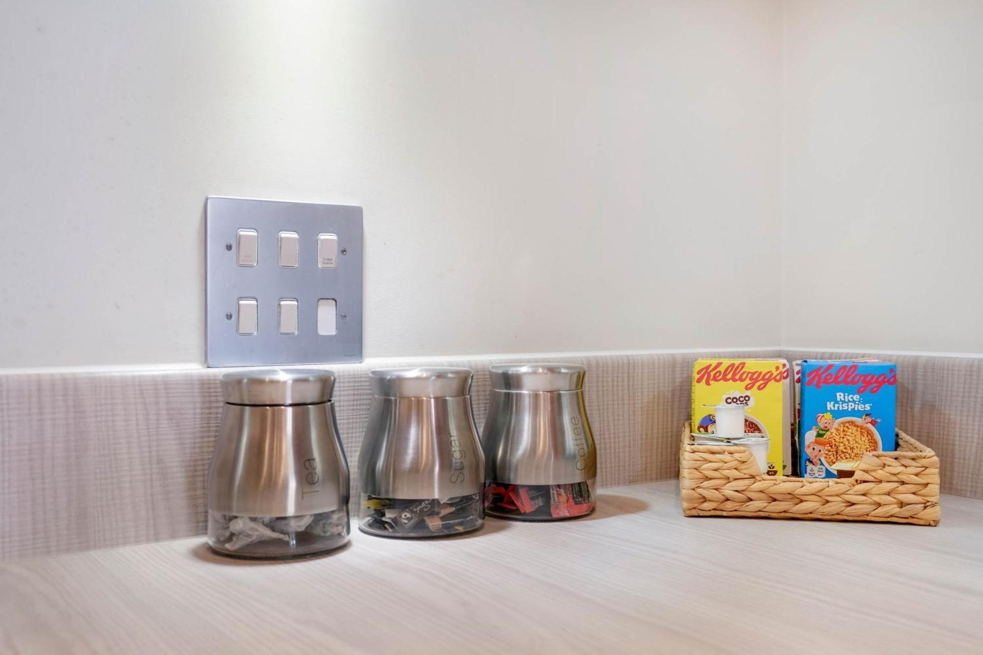 Alder House Serviced Apartment Maidenhead By 360Stays Exterior photo