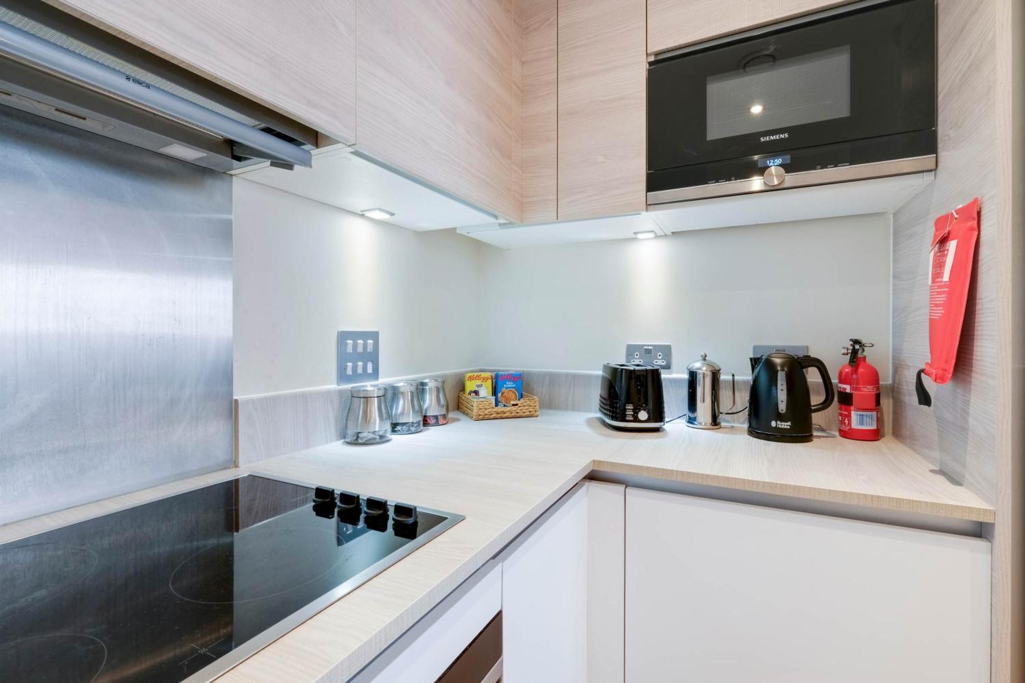 Alder House Serviced Apartment Maidenhead By 360Stays Exterior photo