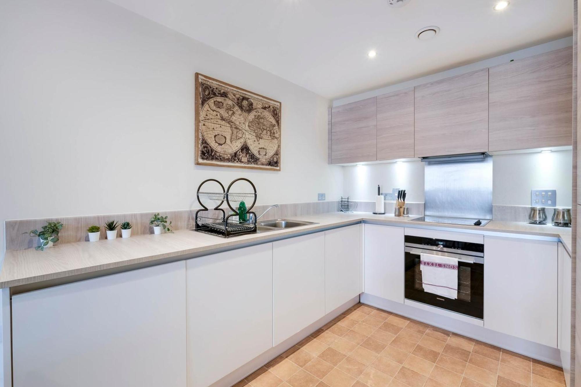 Alder House Serviced Apartment Maidenhead By 360Stays Exterior photo
