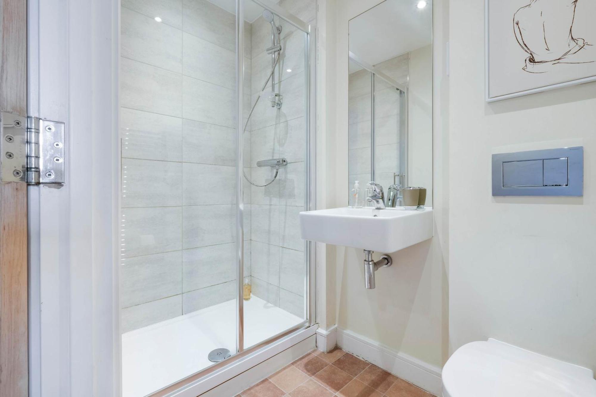 Alder House Serviced Apartment Maidenhead By 360Stays Exterior photo