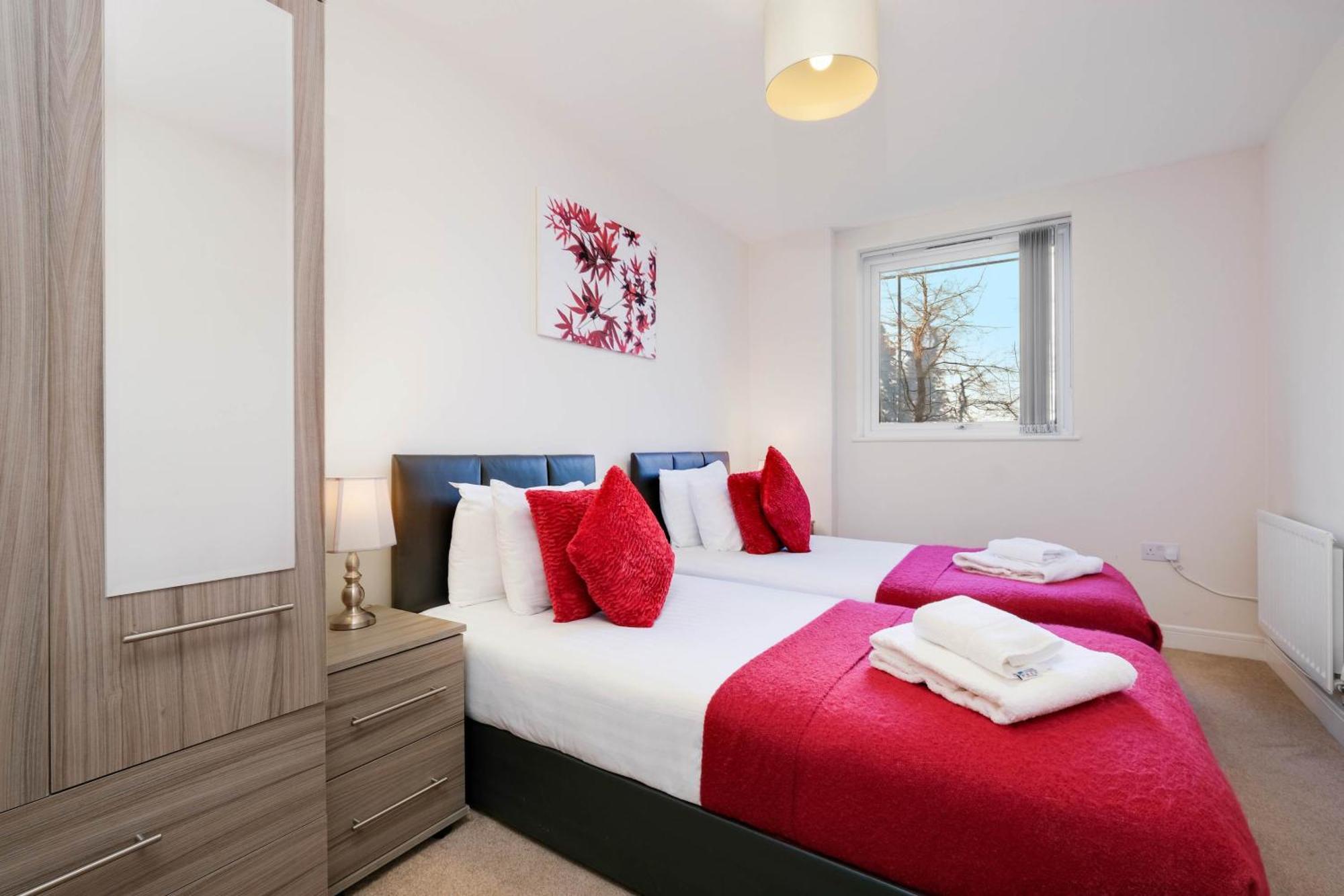 Alder House Serviced Apartment Maidenhead By 360Stays Exterior photo
