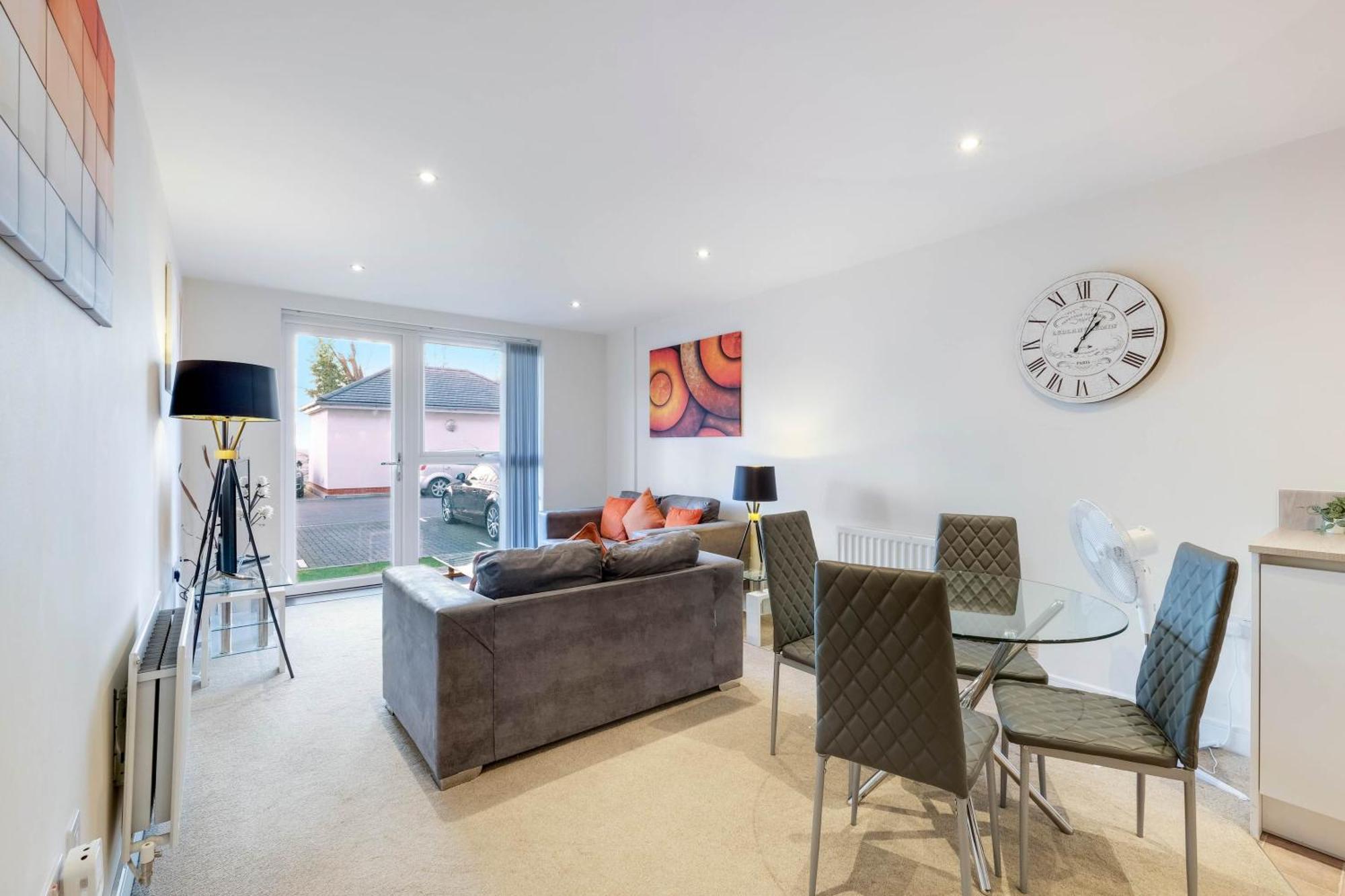 Alder House Serviced Apartment Maidenhead By 360Stays Exterior photo