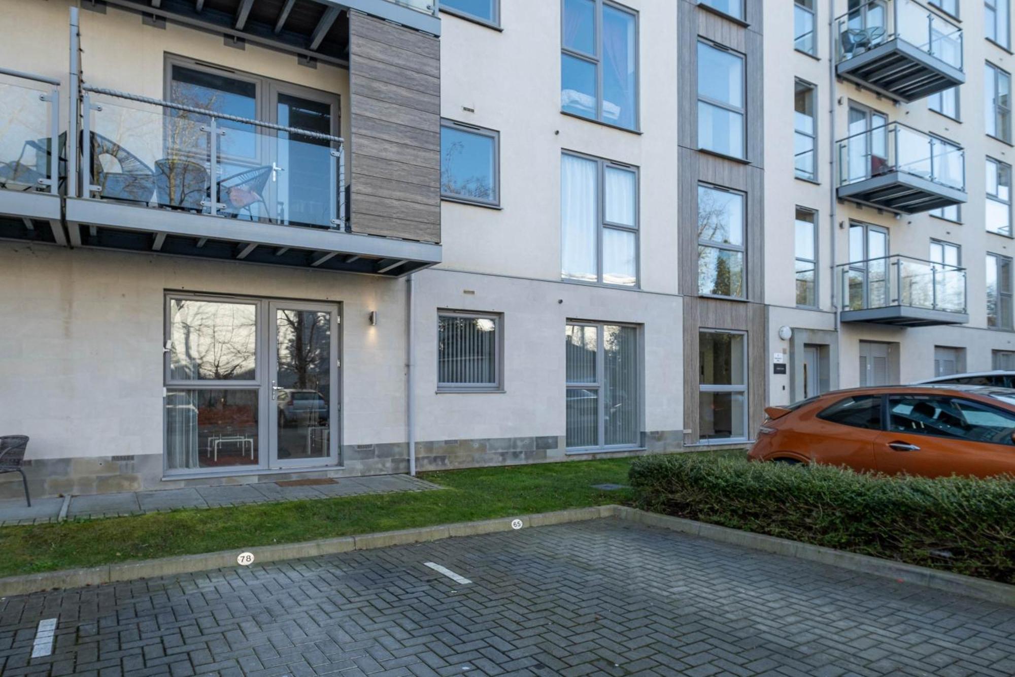 Alder House Serviced Apartment Maidenhead By 360Stays Exterior photo