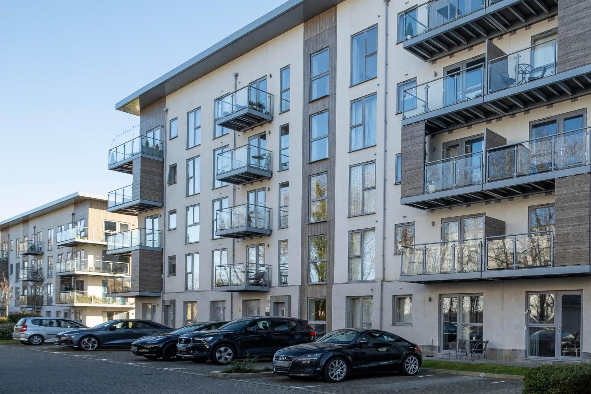 Alder House Serviced Apartment Maidenhead By 360Stays Exterior photo