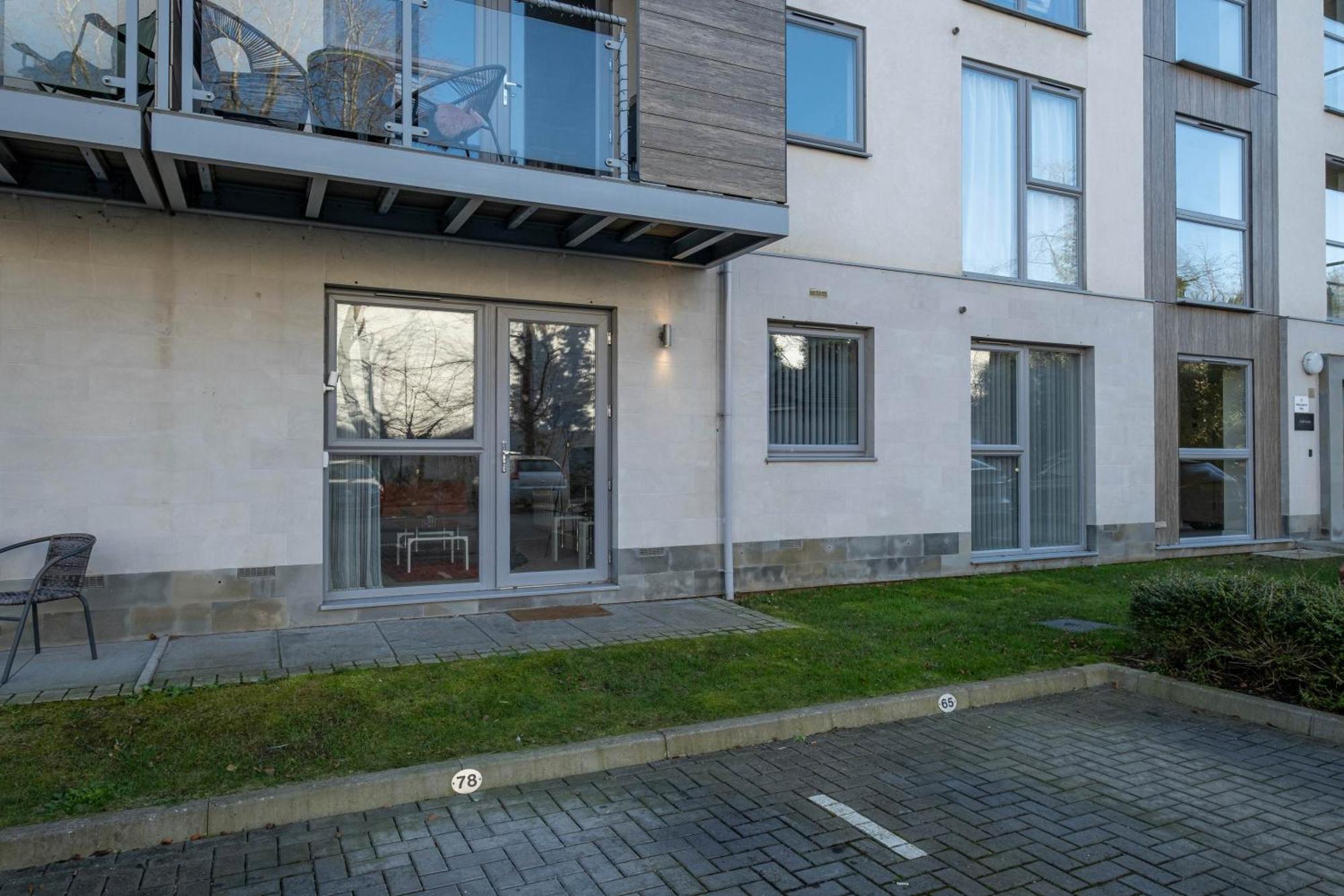 Alder House Serviced Apartment Maidenhead By 360Stays Exterior photo